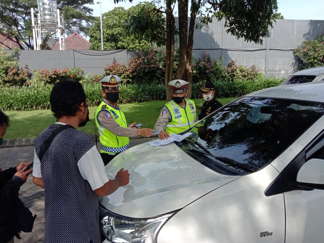 Pemeriksaan kendaraan di cek poin Graha Kencana, Arjosari, Kota Malang (Foto: istimewa)