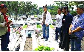 Ziarah kubur ke makam R. Soekotjo menjelang HUT Kota Surabaya. (Foto: Dok Pribadi)