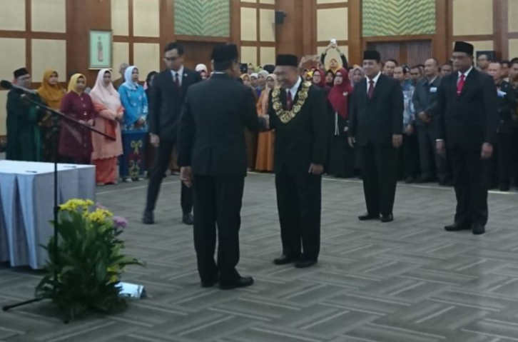Pelantikan Rektor Universitas Negeri Jakarta, Dr. Komarudin periode 2019-2024. (Foto: unj.ac.id)