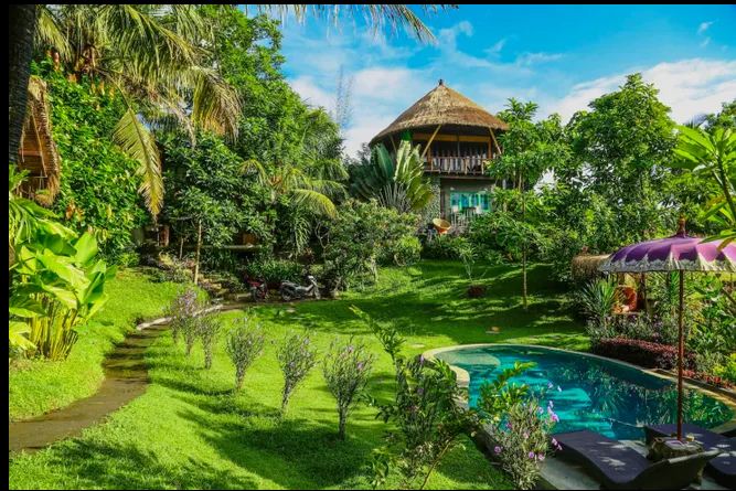 Salat satu vila di Bali yang ditawarkan di Airbnb. (Tangkapan Layar/Airbnb)