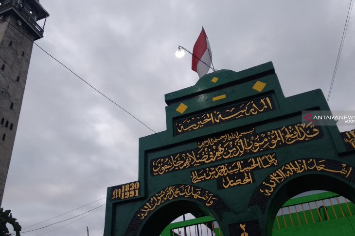 Jemaah Al Muhdhor di Tulungagung, Jawa Timur, sudah menggelar salat Idul Fitri 1441 Hijriah di Masjid Nur Muhammad, Jumat 22 Mei 2020. (Foto: ANTARANEWS.com)