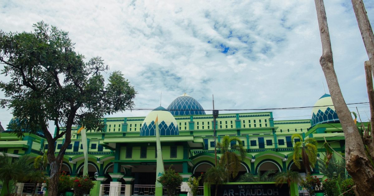 Masjid Agung Ar Raudlah, Kraksaan, Kabupaten Probolinggo juga tak akan menggelar salat id. (Foto: Ikhsan Mahmudi/ngopibareng.id)