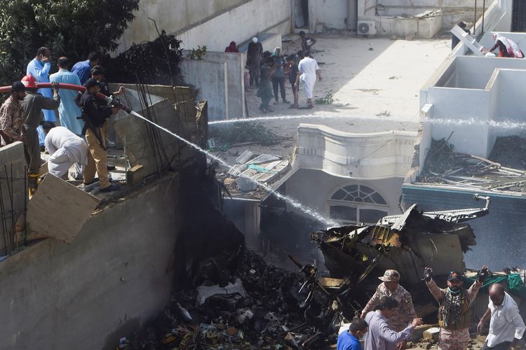 Pesawat Airbus A320 Pakistan Airlines yang terjatuh. (Foto: reuters) 