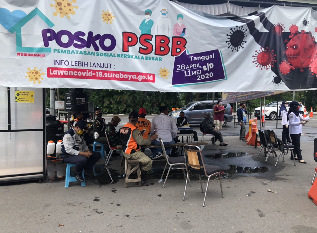 Posko PSBB di Check point Bundaran Waru, Surabaya (Foto: Andik/Ngopibareng.id)
