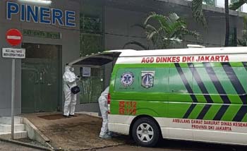 Sebuah mobil ambulan milik Pemprov KDI akan memulangkan pasien sembuh dari RS Persahabatan Jakarta. (Foto:Antara)
