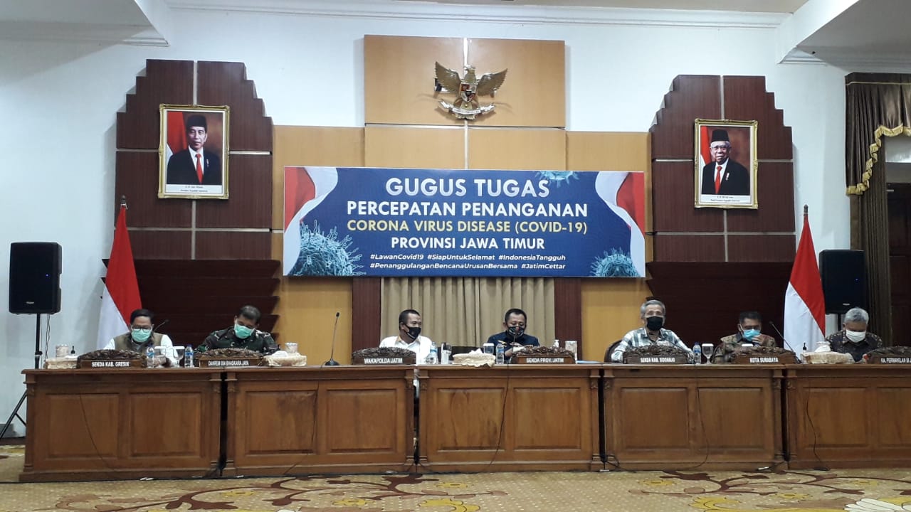 Konferensi Pers Perpanjangan PSBB Surabaya Raya. (Foto: Alief Sambogo/Ngopibareng.id)