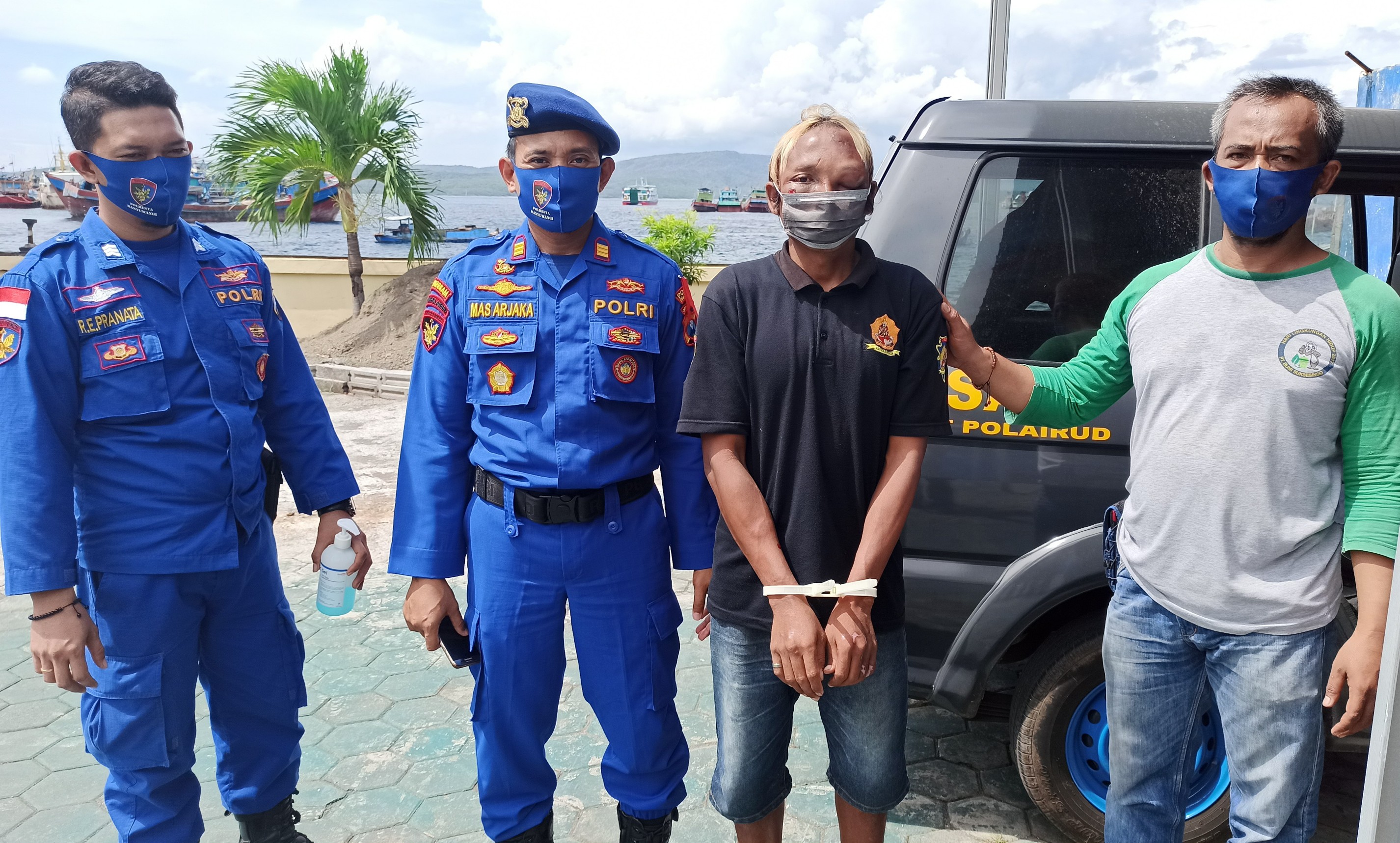 Pria yang diduga pelaku pencurian perahu milik Nelayan Ketapang (foto: Hujaini/ngopibareng.id)