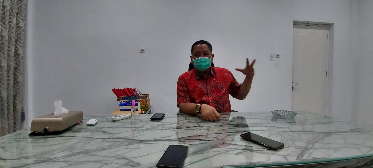 Wakil Walikota Surabaya Whisnu Sakti Buana di ruang kerjanya. (Foto: Alief/ngopibareng.id)