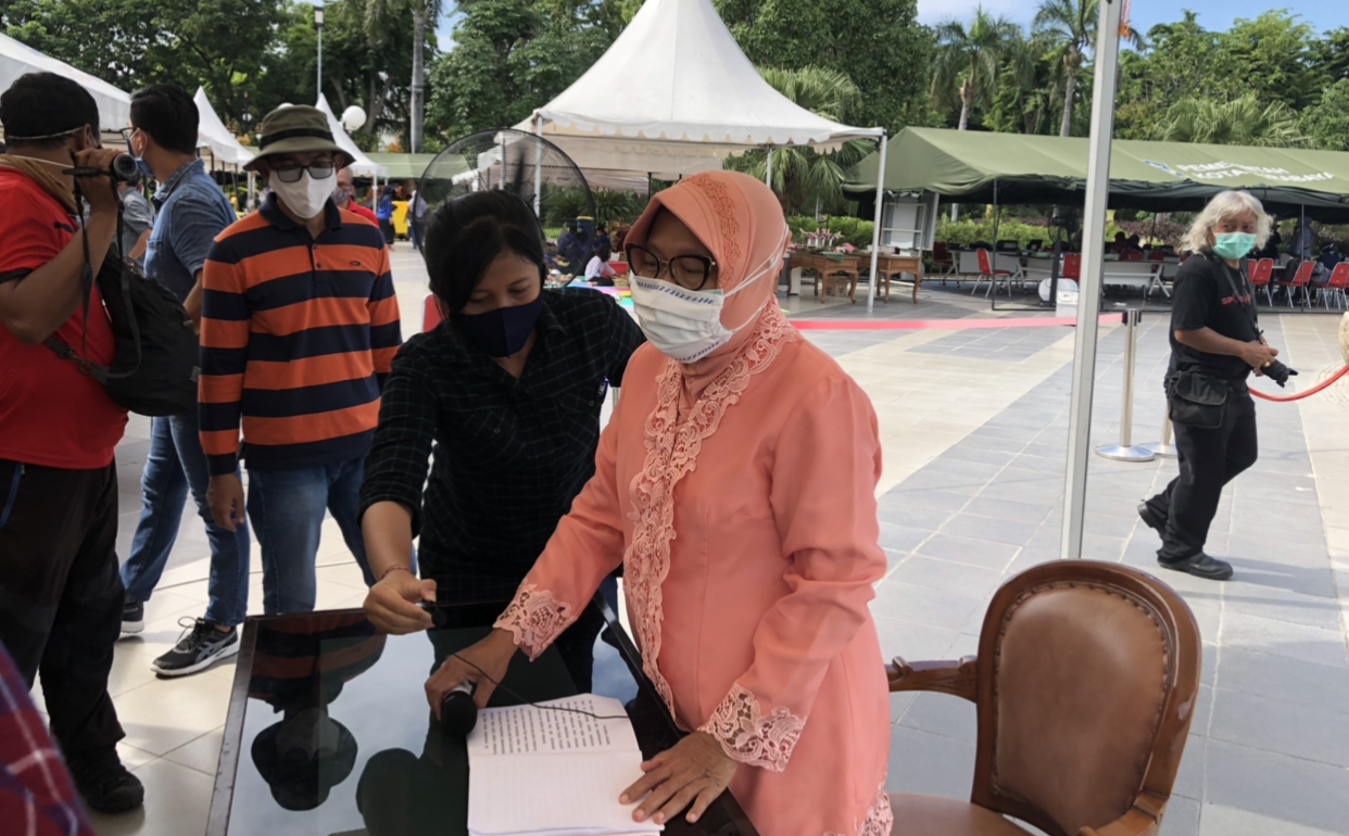 Walikota Surabaya, Tri Rismaharini, usai sapa warga Surabaya melalui live instagram (Andik Dwi/Ngopibareng.id)