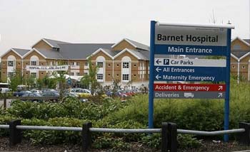 Rumah Sakit Barnet, London, tempat dr. Dito Ardito Widjono bertugas menangani pasien covid. (Foto:BarnetTimes)