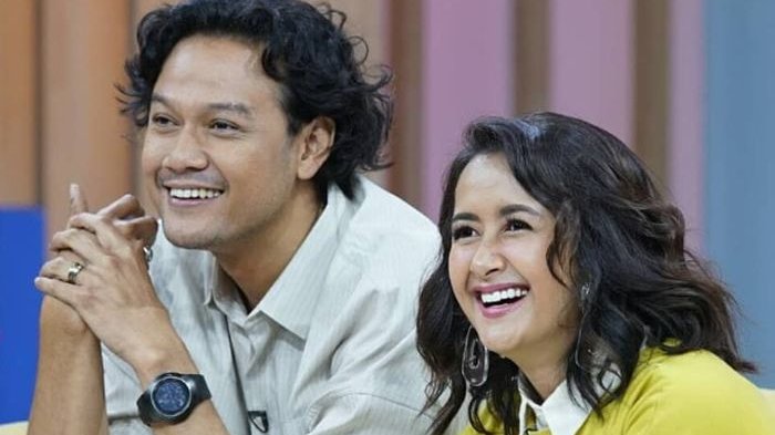 Pasangan aktor Dwi Sasono dan penyanyi Widi Mulya, personel B3. (Foto: Istimewa)