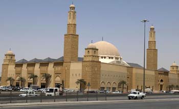 Masjid Al Rajhi di Kota Riyadh mulai dibuka untuk shalat berjamah. (Foto:Fickr)