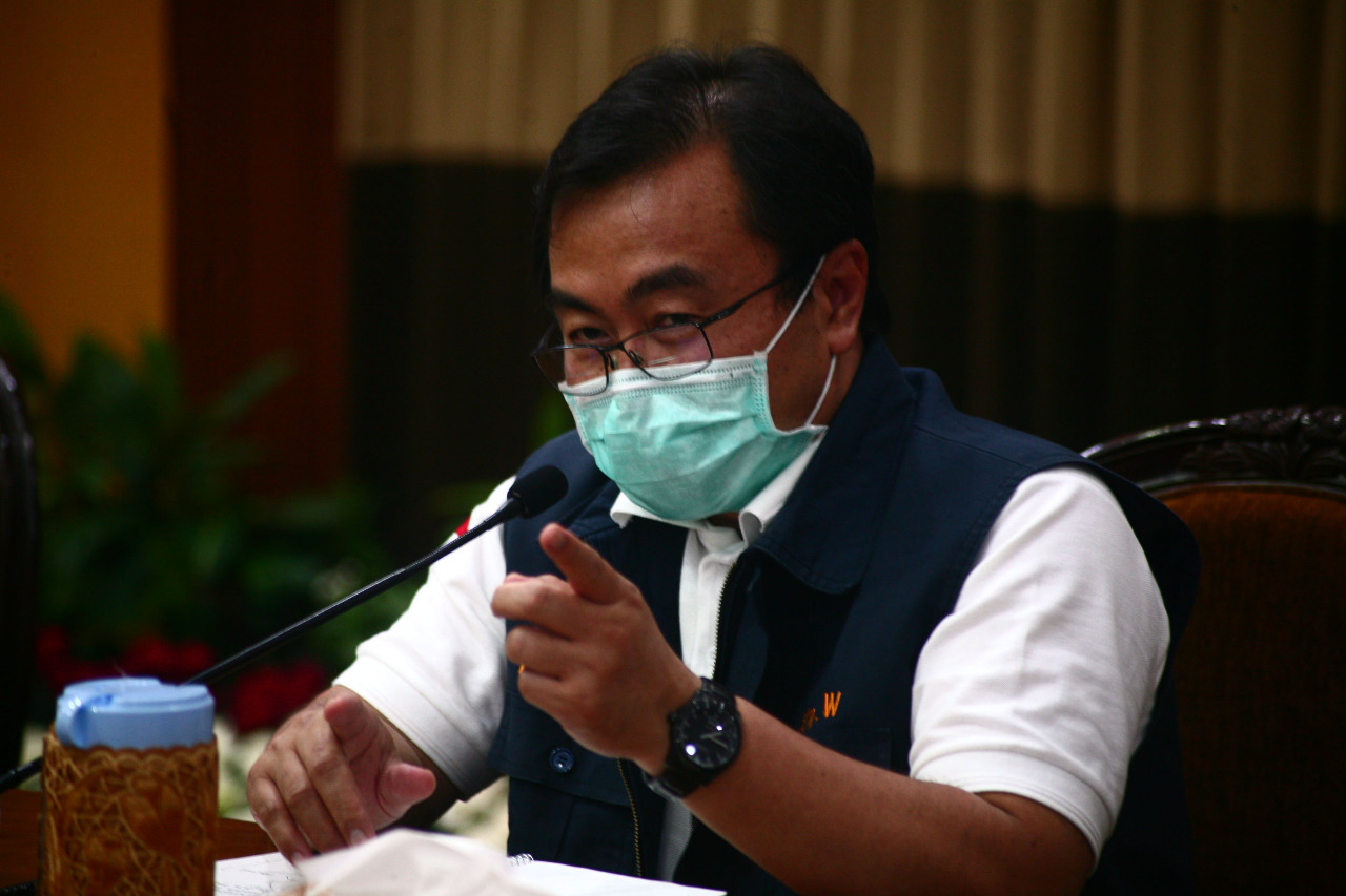 Ketua Rumpun Kuratif Gugus Tugas Penanganan Covid-19 Jatim dr Joni Wahyuhadi. (Foto: Alief Sambogo/ngopibareng.id)