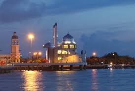 Masjid sebagai orientasi utama ibadah umat Islam. ilustrasi