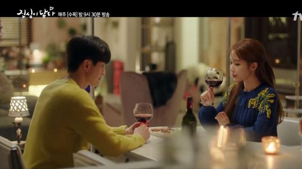 Salah satu adegan drama Korea (drakor) Touch Your Heart, Jung Rok dan Yoon Seo kencan. (Foto: tvN)