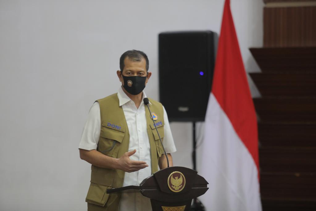 Ketua Gugus Tugas Percepatan Penanganan Covid-19 Pusat, Letjen Doni Monardo, ketika menyampaikan sambutan di Gedung Negara Grahadi, Surabaya, Selasa 2 Juni 2020. (Foto: Fariz Yarbo/Ngopibareng.id)