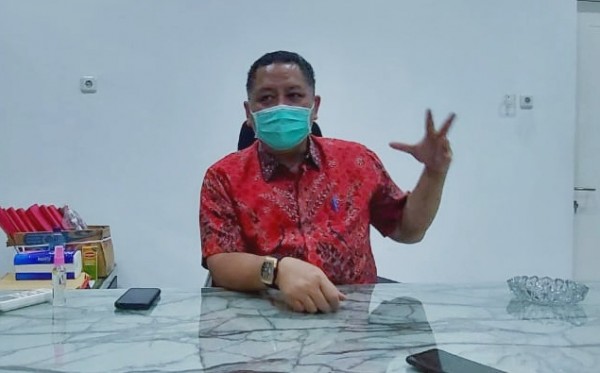 Wakil Walikota Surabaya terpaksa harus jalani isolasi mandiri setelah turun lapangan mendengar keluhan warga. (Foto: Alief Sambogo/Ngopibareng.id)
