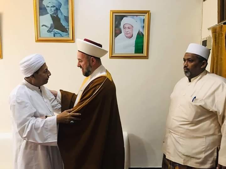 Maulana Habib Luthfi bin Yahya gemar bersilaturahmi. (Foto: Istimewa)