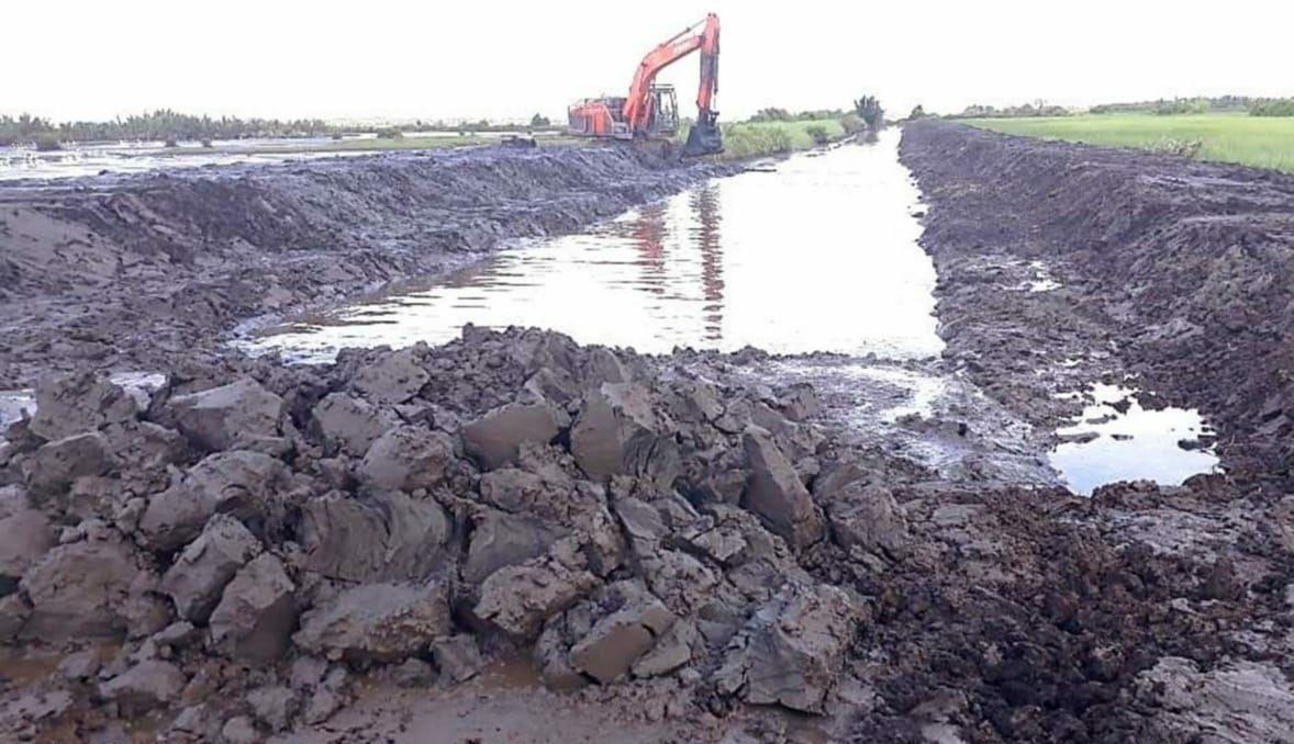 Kementerian PUPR merehabiltasi daerah irigasi di Kalimantan Tengah untuk mendukung kawasan lumbung pangan baru. (Foto: Kementerian PUPR)