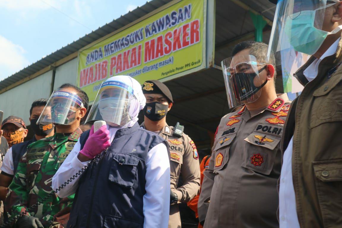 Gubernur Jawa Timur Khofifah Indar Parawasansa kunjungi Pasar Manyar di Gresik. (Istimewa)