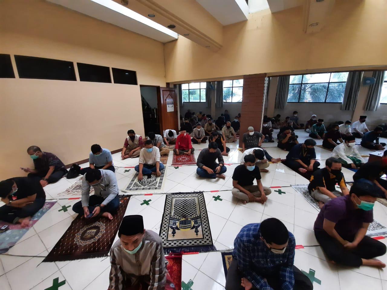 Suasana salat Jumat di Masjid PBNU Jalan Kramat Raya Jakarta Pusat, dipimpin oleh Ketua Umum PBNU KH Said Aqil Siroj. (Foto: Istimewa)