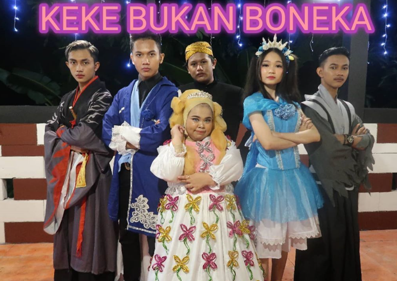 Selebgram Rahmawati Kekeyi merilis video musik Keke Bukan Boneka di YouTube. (Foto: YouTube)