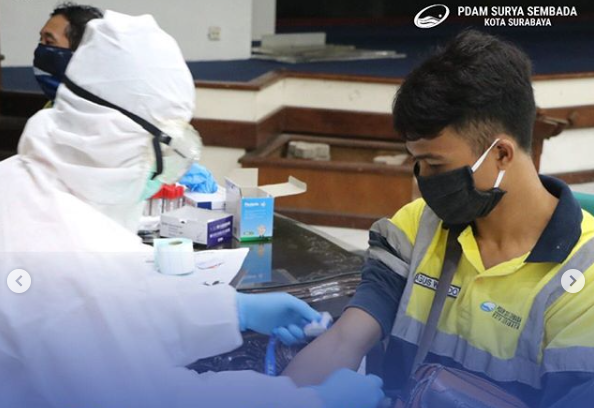 PDAM Surya Sembada Surabaya menggelar rapid test mandiri kepada 300 karyawannya. (Foto: Instagram @pdamsuryasembada)