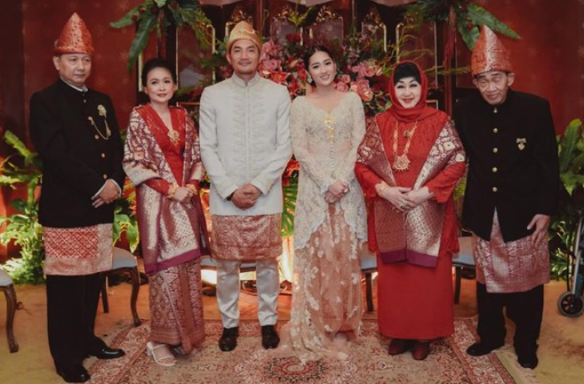 Pernikahan artis Niken Anjani dengan Adimaz Pramono, putra pengusaha Dewi Motik. (Foto: Armand/ Artea Event Organizer)