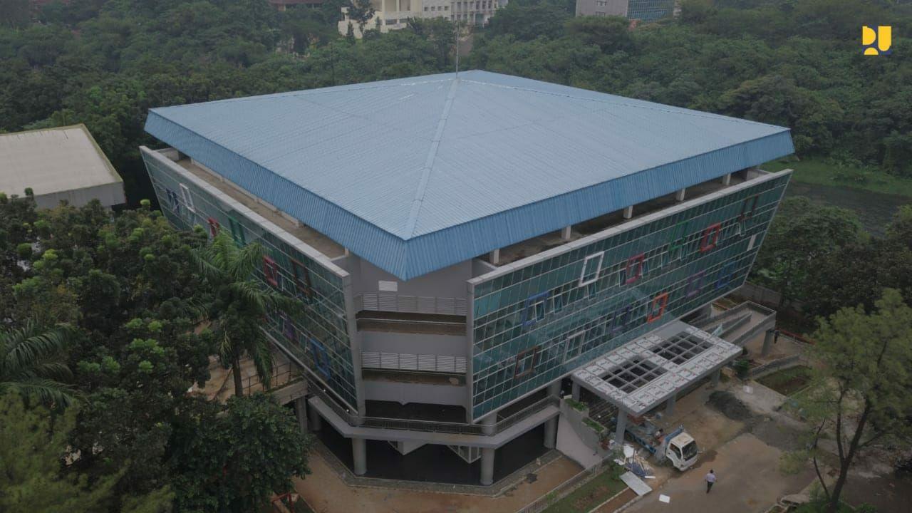 Kementerian Pekerjaan Umum dan Perumahan Rakyat (PUPR) menyelesaikan pembangunan Gedung Perpustakaan Politeknik Negeri Jakarta, di tengah pandemi covid-19. (Kementerian PUPR)