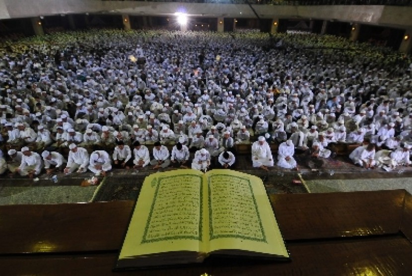 Umat Islam di Indonesia cenderung mengikuti tarekat dalam bertasawuf. (Foto: Istimewa)