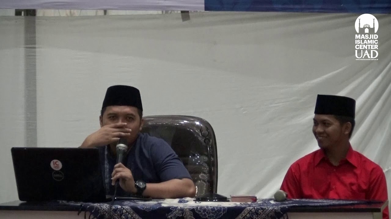 Kepala Pusat Tarjih Universitas Ahmad Dahlan, Niki Alma Febriana Fauzi saat diskusi. (Foto: youtube)