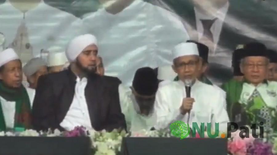 KH M Aniq Muhammadun bersama Habib Syech bin Abdul Qodir Assegaf. (Foto: nu-pati)