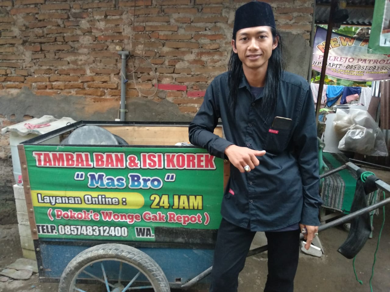 Tambal ban online Mas Bro milik Ragil di Jombang (Foto: M.Rizqi/Ngopibareng.id)
