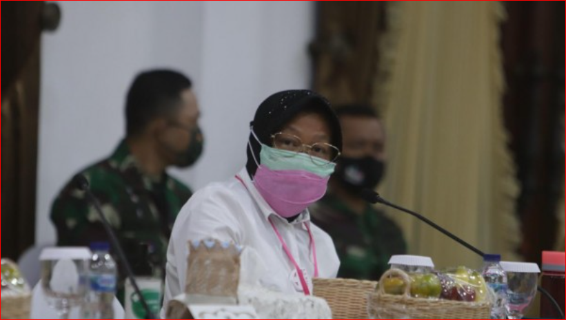 Walikota Surabaya, Tri Rismaharini, ketika menghadiri rapat koordinasi penerapan PSBB Surabaya Raya di Gedung Negara Grahadi, Surabaya, Senin 8 Juni 2020. (Foto: Istimewa)
