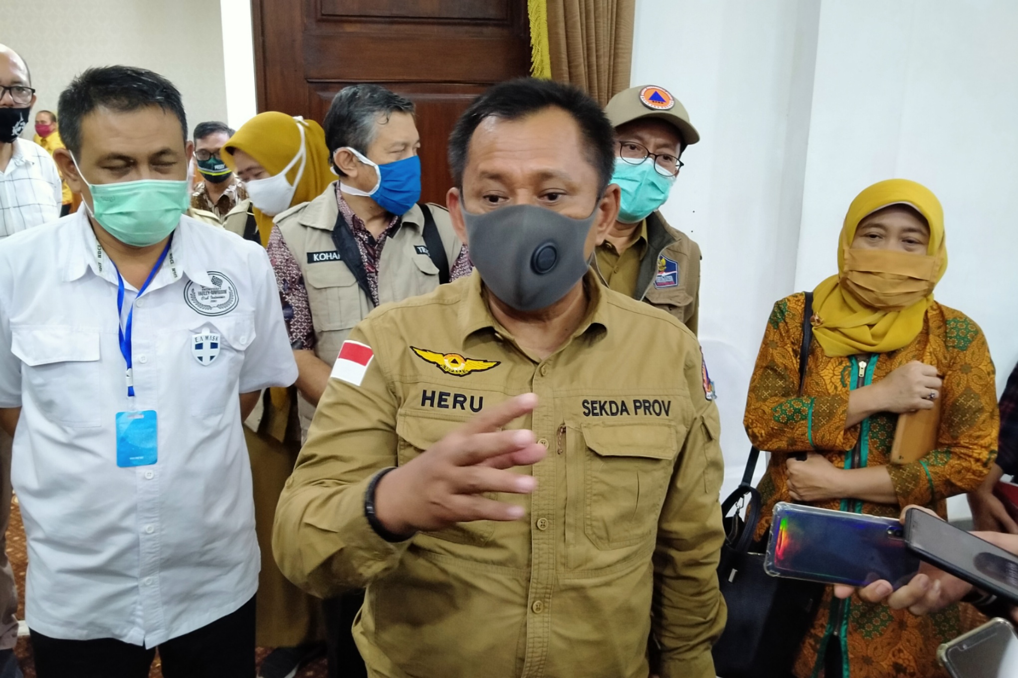 Ketua PSBB Jatim, Heru Tjahjono, usai rapat koordinasi lanjutan di Gedung Negara Grahadi, Surabaya, Senin 8 Juni 2020. (Foto: Fariz Yarbo/Ngopibareng.id)