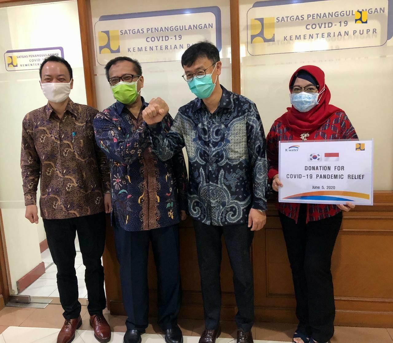 K-Water Indonesia sebagai mitra strategis dari Korea Selatan  mendukung pencegah penyebaran covid-19 di lingkungan Kementerian PUPR. (Foto: Kementerian PUPR)