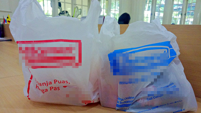 Ilustrasi kantong plastik belanja di minimarket. (Foto: Istimewa)