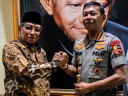 Kapolri Jenderal Polisi Idham Azis saat bersama Ketua Umum PBNU KH Said Aqil Siroj, saat sebelum masa pandemi Covid-19 di Jakarta. (Foto: dok pbnu)