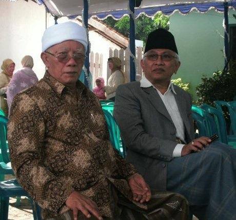 KH Ahmad Mustofa Bisri dan KH Masduqi Mahfudz (almaghfurlah). (Foto: dok/Ngopibareng.id)