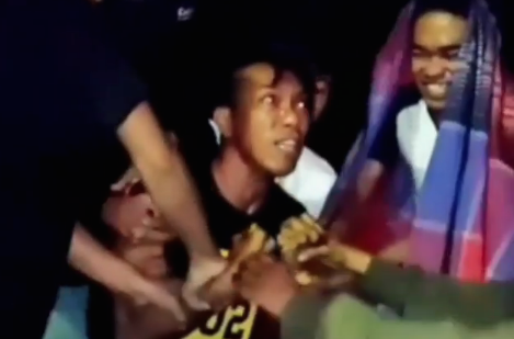 Pemuda mengerang seperti kesurupan akibat ditinggal menikah oleh kekasihnya (Foto: Dok. @fakta.indo)