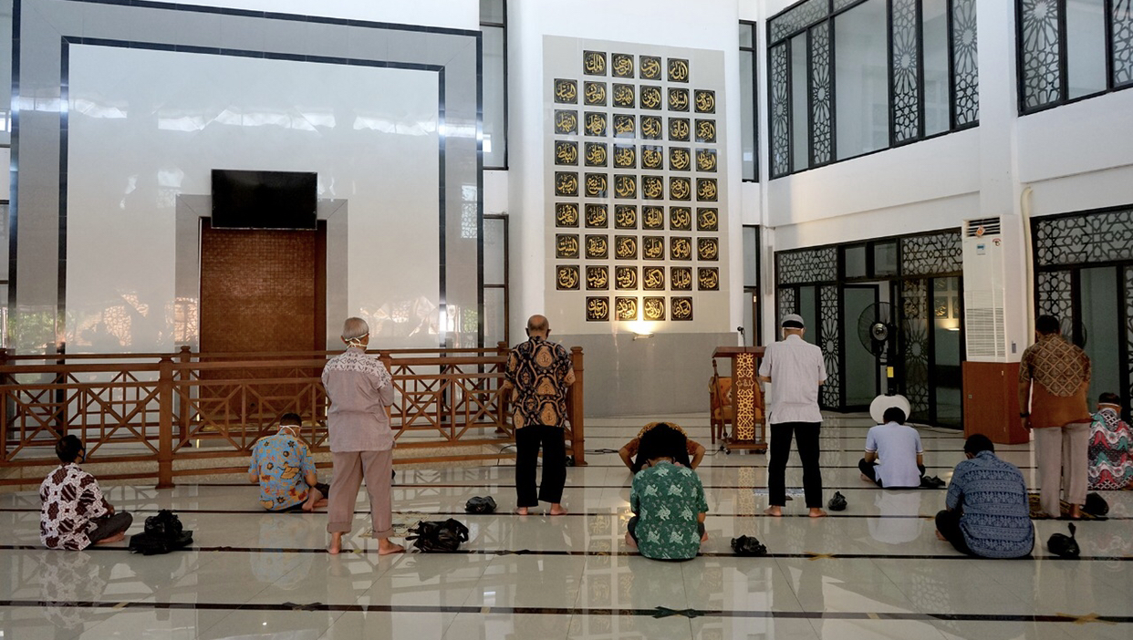 Masjid Al Muhajirin yang sedang mengadakan sholat jumat siang tadi (Dok. Pemkot Surabaya)