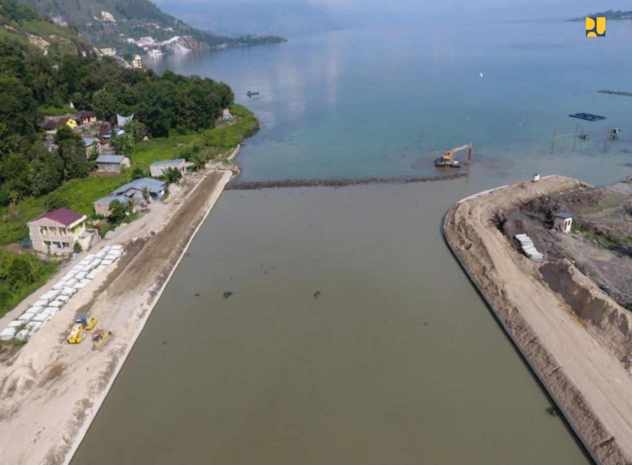Kementerian Pekerjaan Umum dan Perumahan Rakyat (PUPR) tengah menyelesaikan pekerjaan pelebaran alur Tano Ponggol di Danau Toba, Kabupaten Samosir. (Kementerian PUPR)