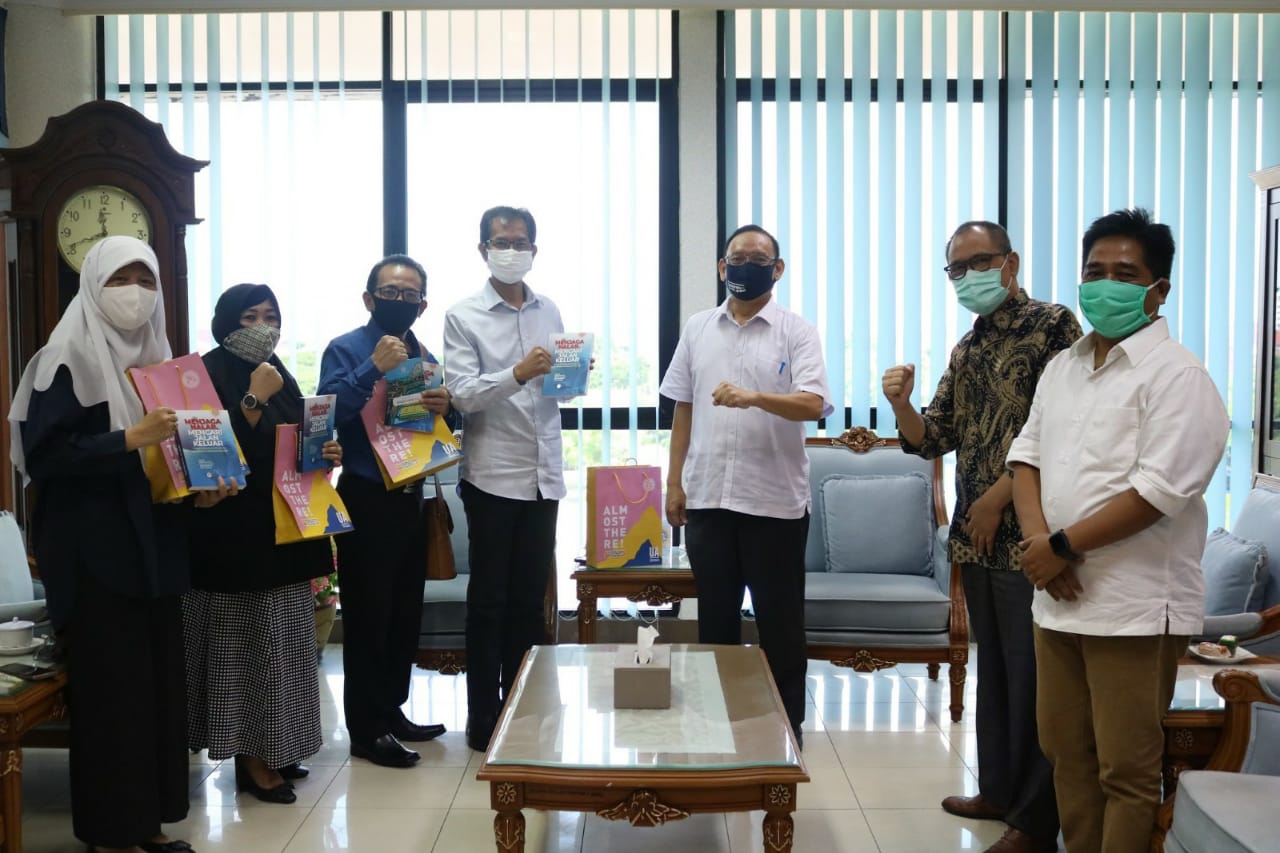 Pimpinan DPRD Kota Surabaya saat mengunjungi UNAIR. (Foto: Alief Sambogo/Ngopibareng.id)