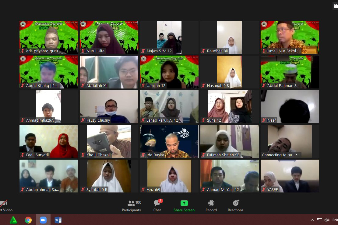 Para siswa Sekolah Indonesia Makkah saat wisuda online. (Foto: kemlu)