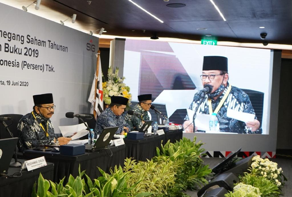 Komisaris Utama PT SIG, Soekarwo saat terakhir kali mengikuti RUPS Tahunan di Jakarta, Jumat 19 Juni 2020  sebelum menyatakan mundur. (Foto: Dok SIG)