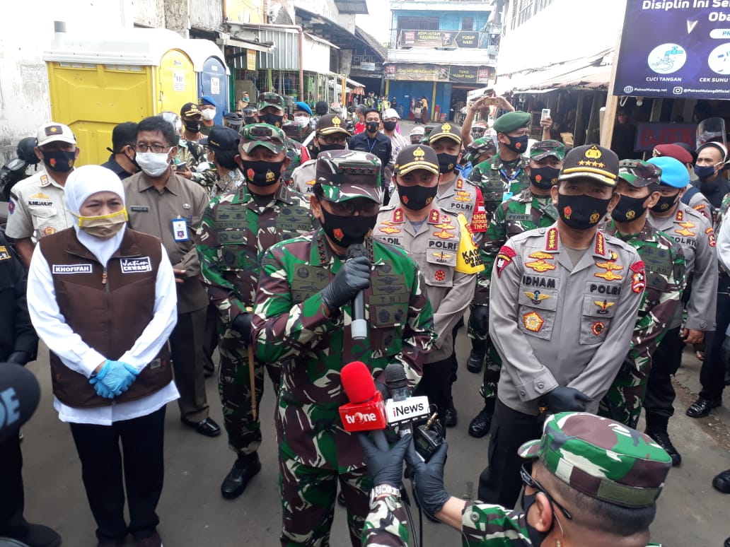 Panglima TNI, Marsekal Hadi Tjahjanto usai mengunjungi Pasar Tangguh Singosari (Foto: Istimewa)