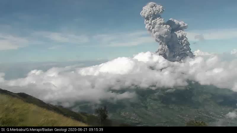 Gunung Merapi alami erupsi. (Foto: BPPTKG)