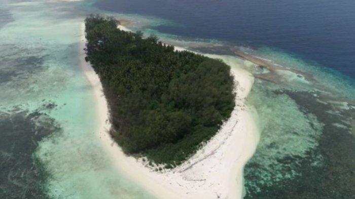 Pulau Malamber, Mamuju, Sulawesi Barat. (Foto: Wikipedia)