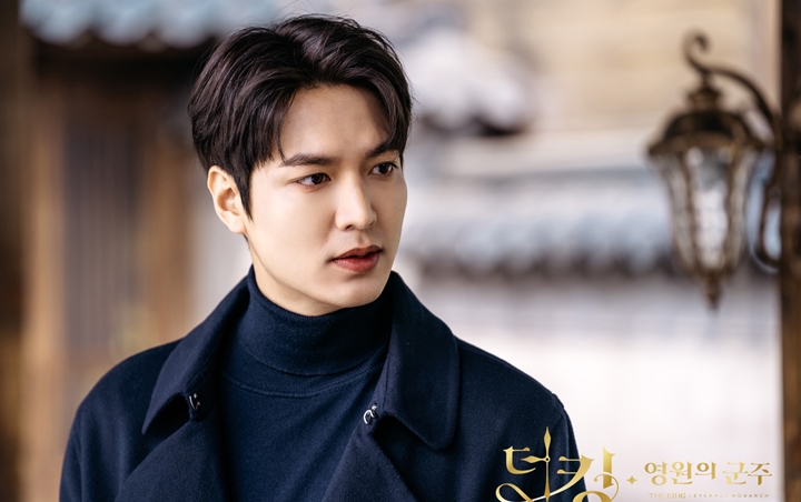 Aktor Lee Min Ho di salah satu aktingnya serial drama Korea (drakor) The King: Eternal Monarch. (Foto: Instagram) 
