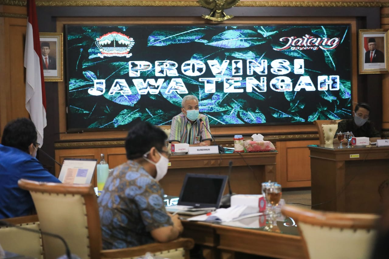Gubernur Ganjar Pranowo memimpin Rapat Evaluasi Penanganan COVID-19 di Jawa Tengah bersama Gugus Tugas di Ruang Rapat Ged A Lt. 2, Selasa 23 Juni 2020. (Foto: Ist/Ngopibareng.id)